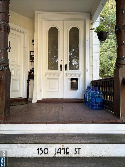 Photo - 150 Jane St