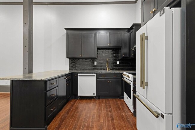 Photo - 719 Bank St NE Unidad 3