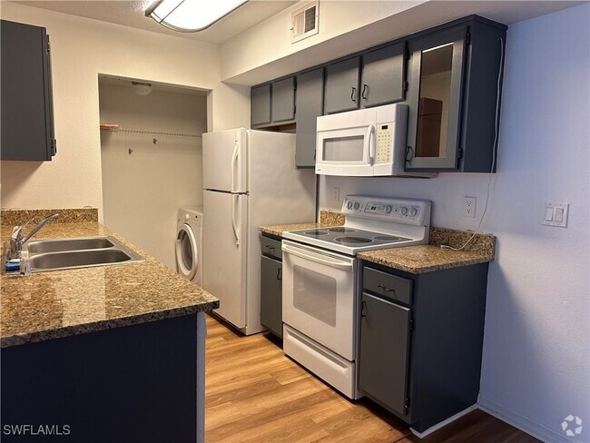 Building Photo - 12581 Equestrian Cir Unit 1013 Rental