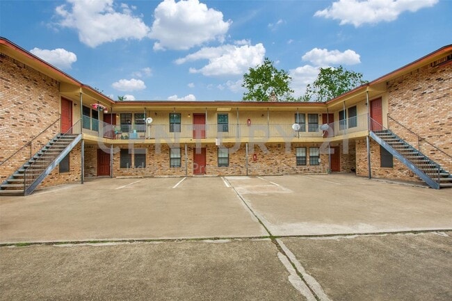 Photo - 1108 N Elm St Unit 6
