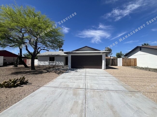 Building Photo - BEAUTIFUL 3 BEDROOM 2 BATHROOM HOME IN NORTH PHOENIX