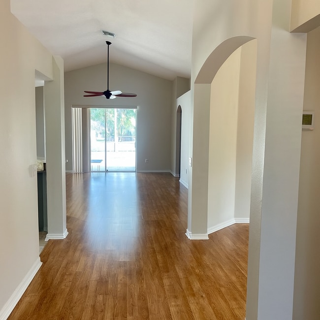 Photo - 4707 Wessex Way