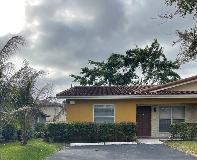 Building Photo - 4102 NW 79th Ave Unit A