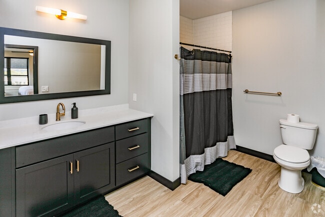 2BR, 2BA - 1,094SF