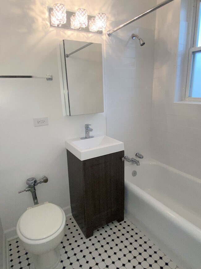 Photo - 432 W Belmont Ave Unit 205