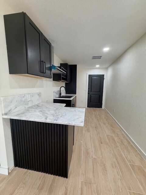 Building Photo - 206 E 33rd St Unit 8