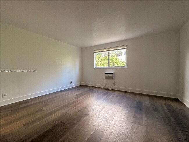 Photo - 143 SW 9th St Unit 310