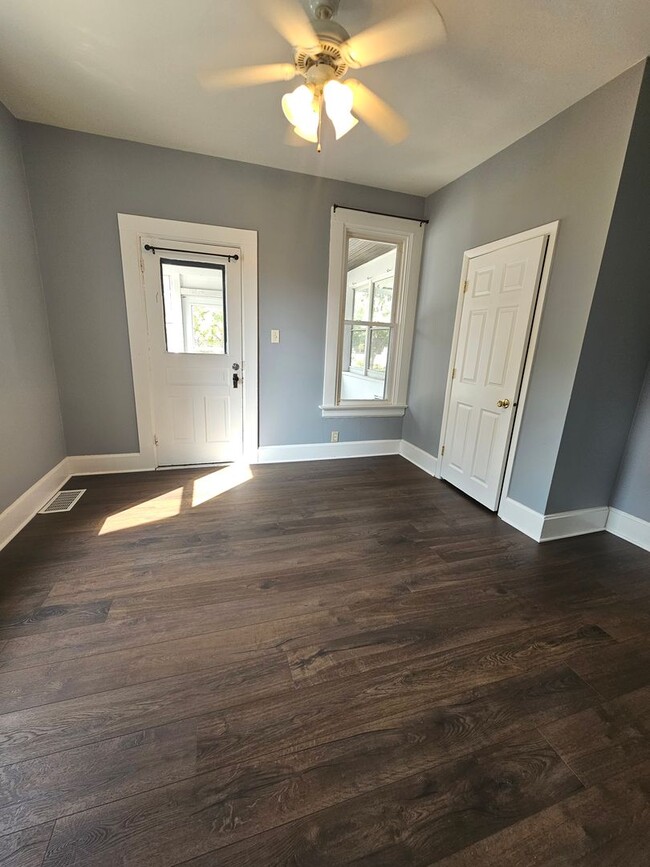 Photo - 1209/1211 W 15th St. NO MAINTENANCE WITHOUT APPROVAL call 563-505-0219 Unit 1211 W 15th St