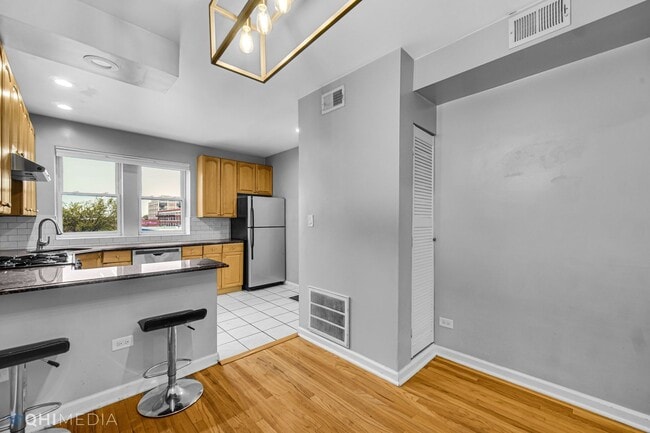 Photo - 4006 W Nelson St Unit 6B