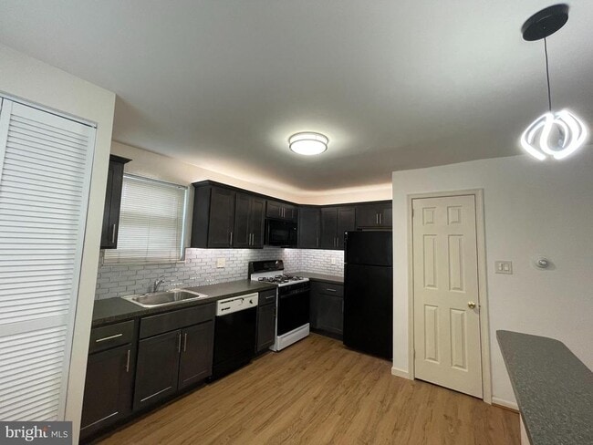 Photo - 1075 Colwell Ln