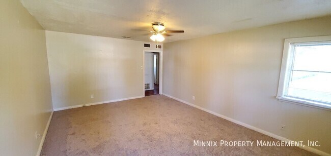 Photo - 6125 Avenue Q