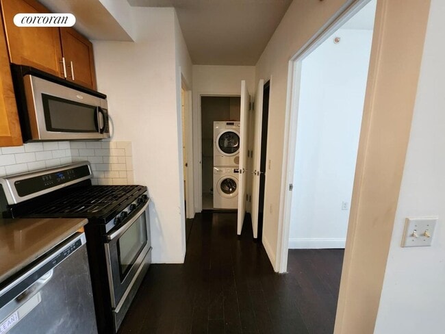 Building Photo - 327 E 101st St