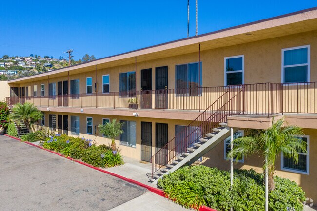 Exterior Photo Of Building - Chateau Parks Apartments