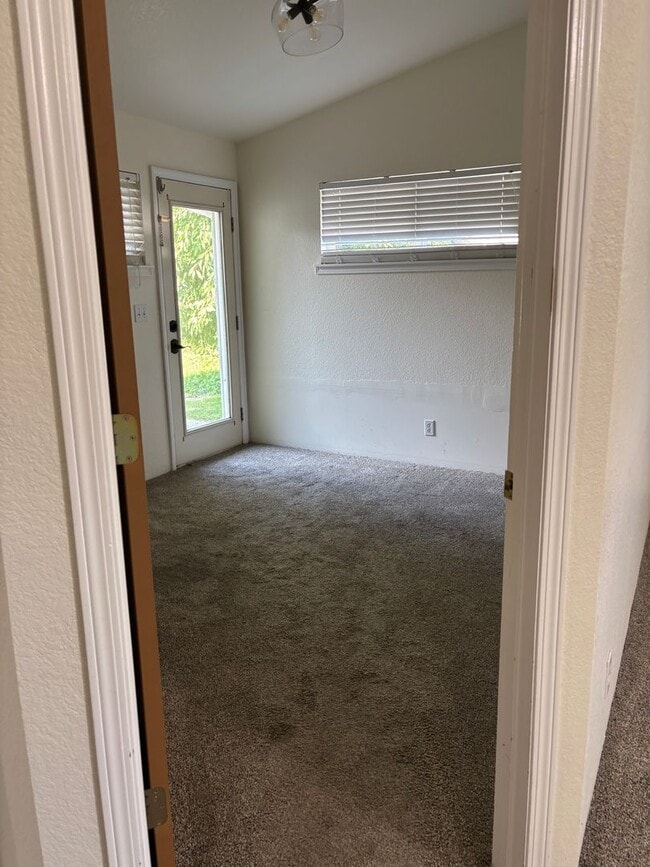 Photo - 640-642 W Helen Ave