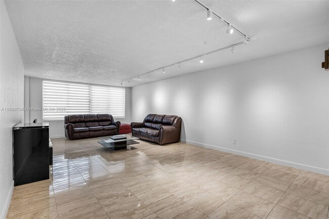 Photo - 5401 Collins Ave Unit 211
