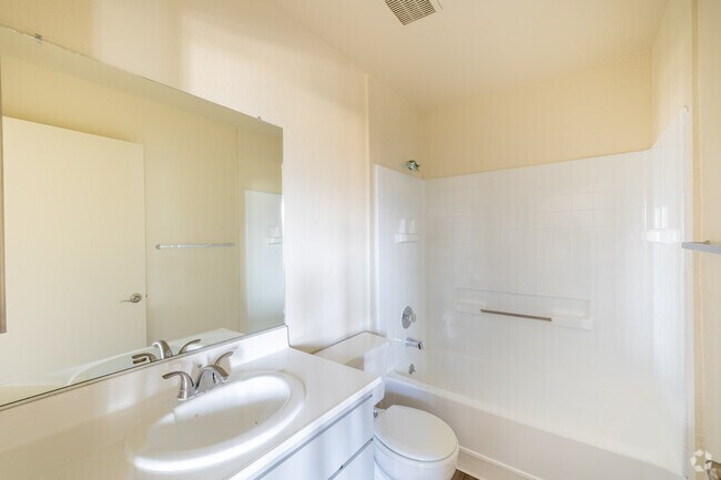 Studio - 400SF - Bathroom