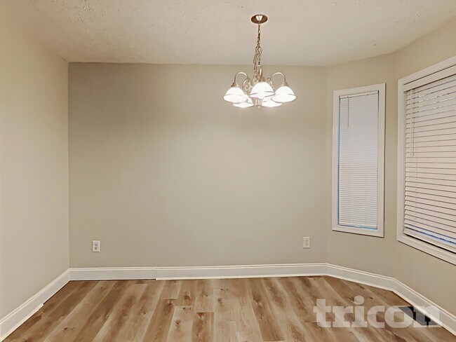 Photo - 280 Farmington Dr