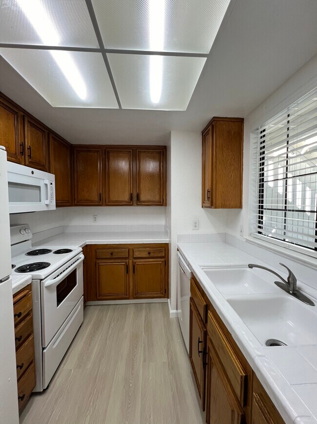 Photo - 34683 Agree Ter