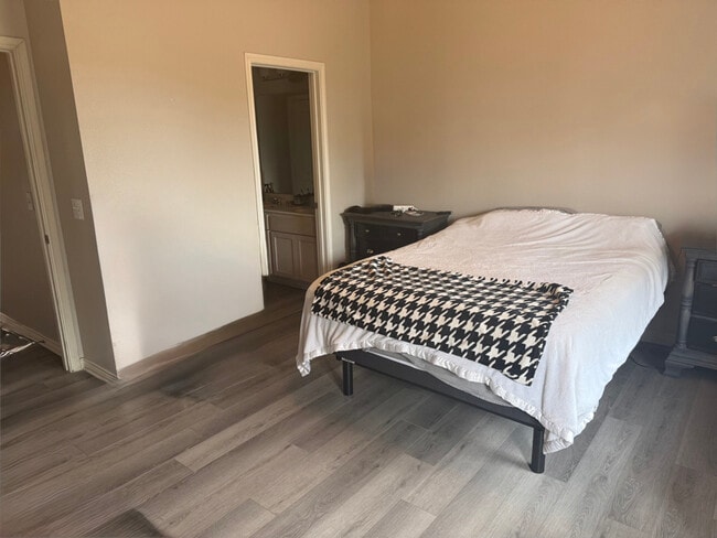 Photo - 528 Refugio St