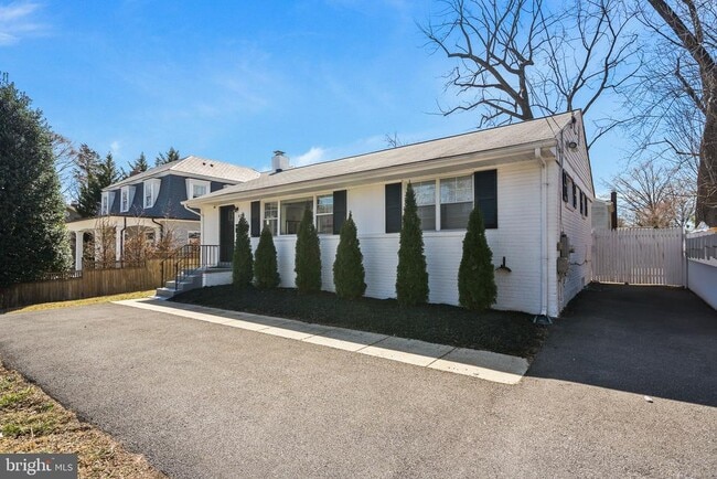 Photo - 5020 River Rd