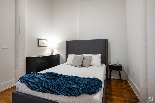 1BR, 1BA - 659SF
