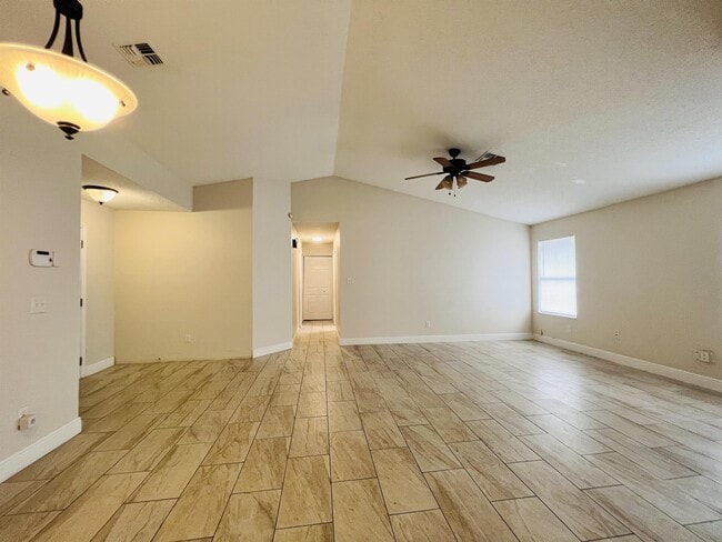 612 Sherwood Oaks Cir