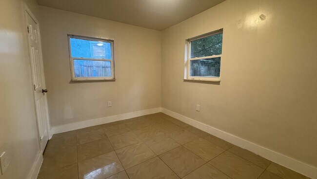 Photo - 1044 Maynard St