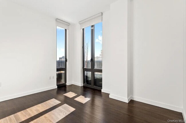 42-37-40 27th St Unit 7C