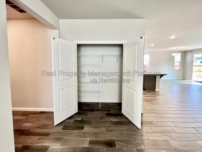 Photo - 4060 Sussex Ave