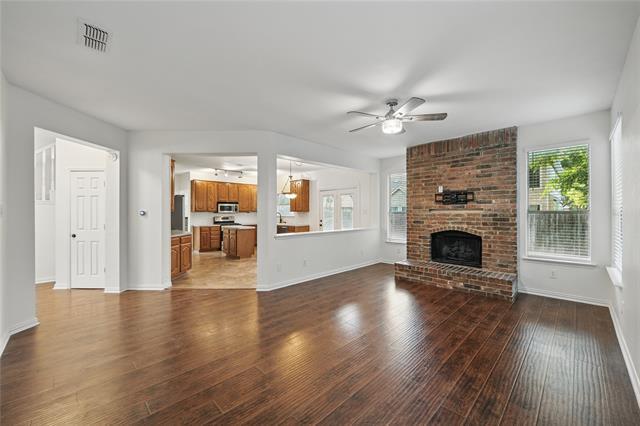 Photo - 916 Sugarberry Ln