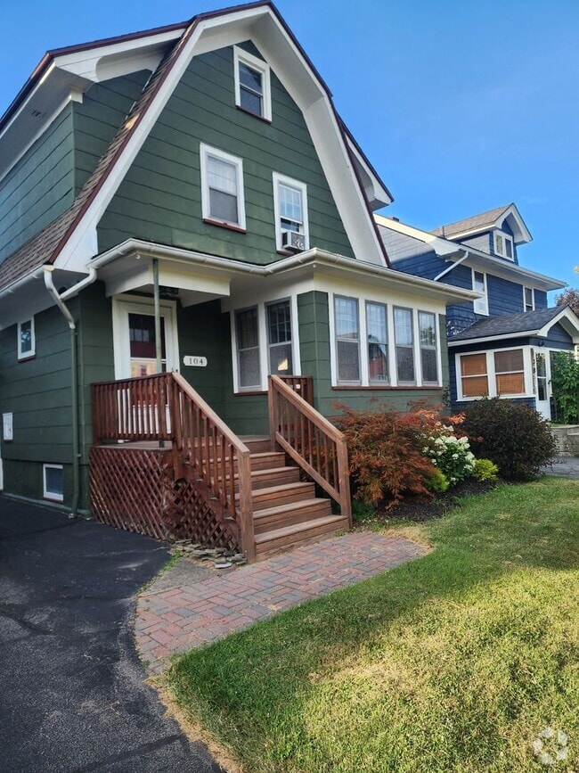 Building Photo - STUNNING 3 BEDROOM SINGLE FAMILY Rental