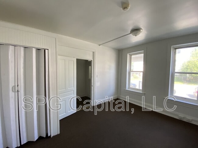 Photo - 220 W Jackson St