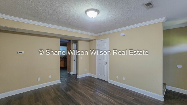 Photo - Cozy 2 Bedroom 1-1/2 Bath Duplex in Rossville. Come View today!!