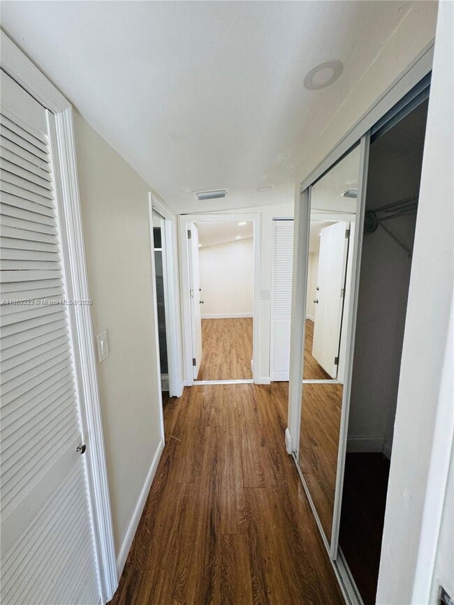 Photo - 5630 Simms St