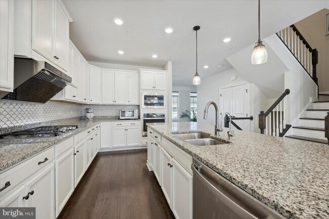 Photo - 831 Stonecliffe Rd