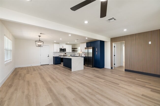 Photo - 1003 Claxton St