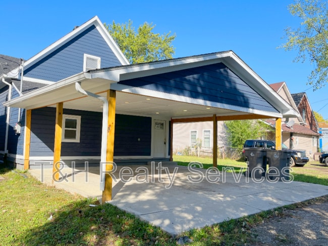 Photo - 1653 S Delaware St