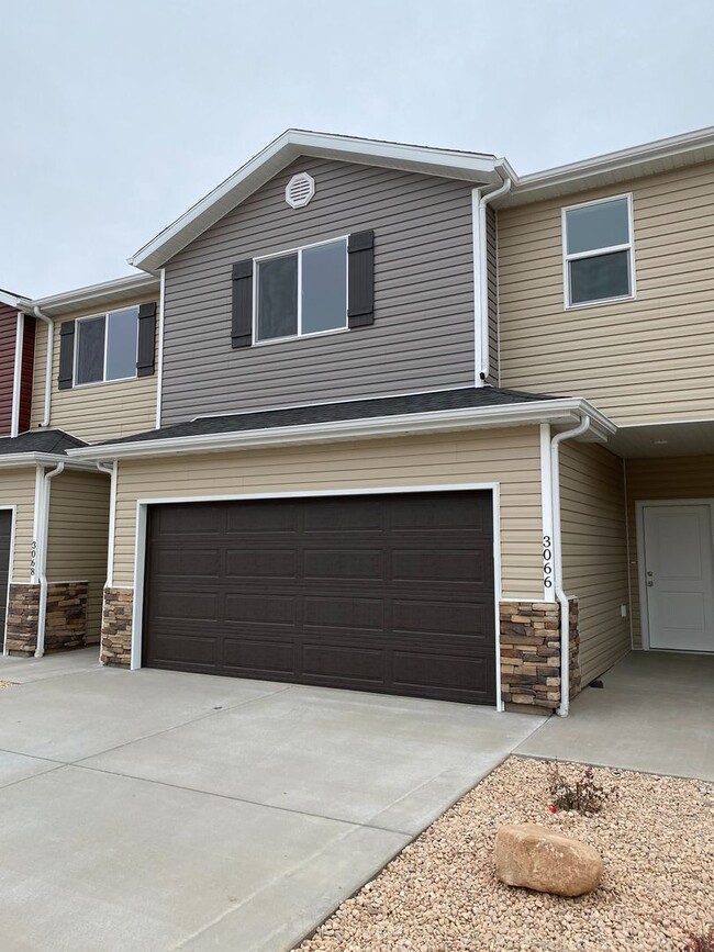 Building Photo - 3 Bedroom 2.5 Cedar Bend Unit