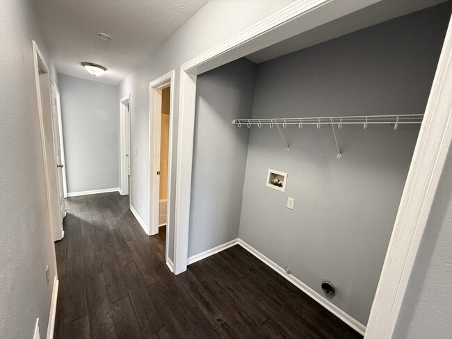 Photo - 417 NW Woodbury Dr