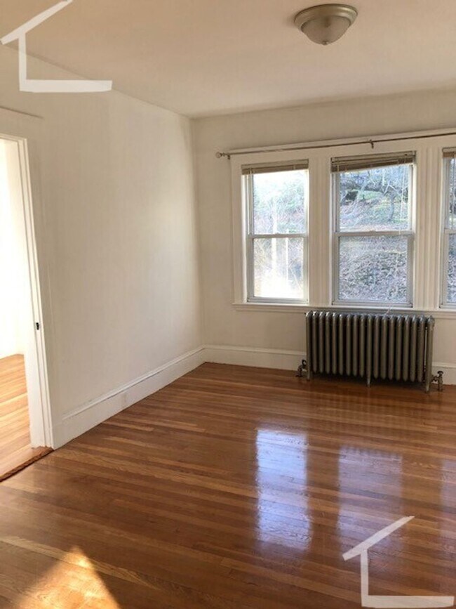 Photo - 199 Lake St