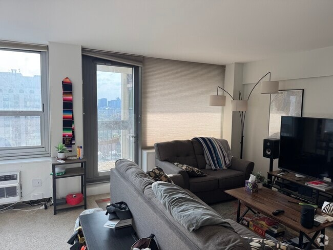Building Photo - 1255 N Sandburg Ter Unit 1605 Eliot Rental