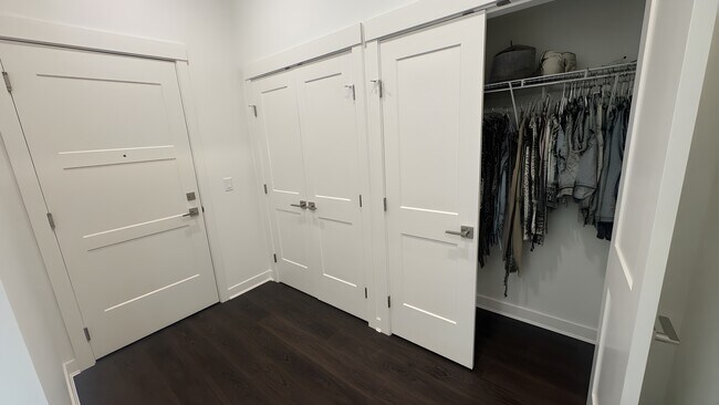 Photo - 5382-200 200 St