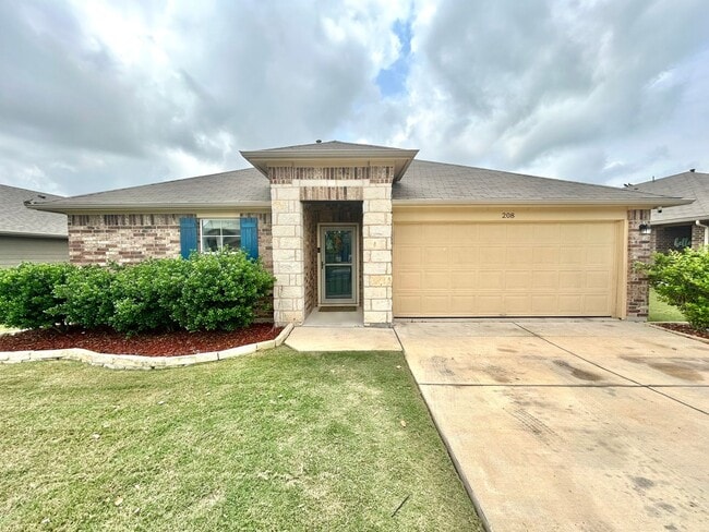 Stunning 3/BR 2/BA Home with Spacious Back... - Stunning 3/BR 2/BA Home with Spacious Back...