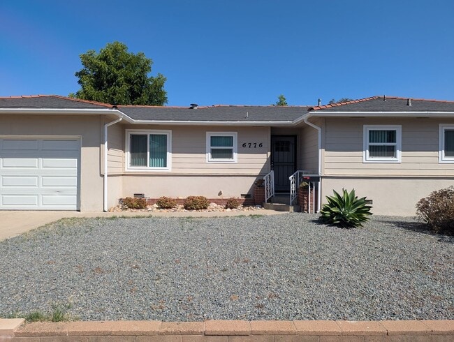 Building Photo - 2 Bed/1 Bath in Lemon Grove