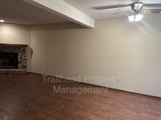 Photo - 505 NE Churchill St