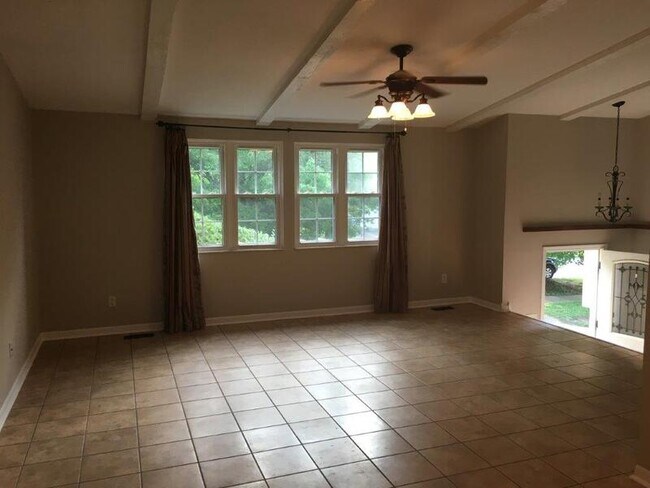 Photo - 302 Fairmeade Rd