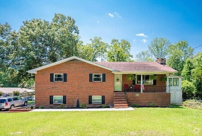 Building Photo - BEAUTIFUL 3 bedroom Lookout Valley home!