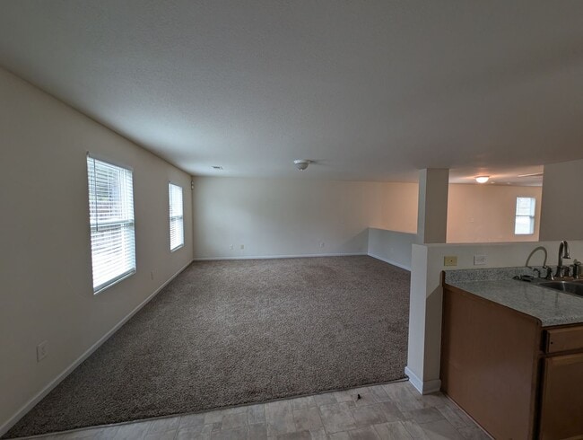 Photo - 204 Valleyside Dr NE