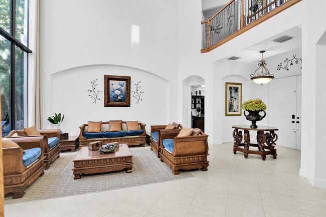 Photo - 10703 Versailles Blvd