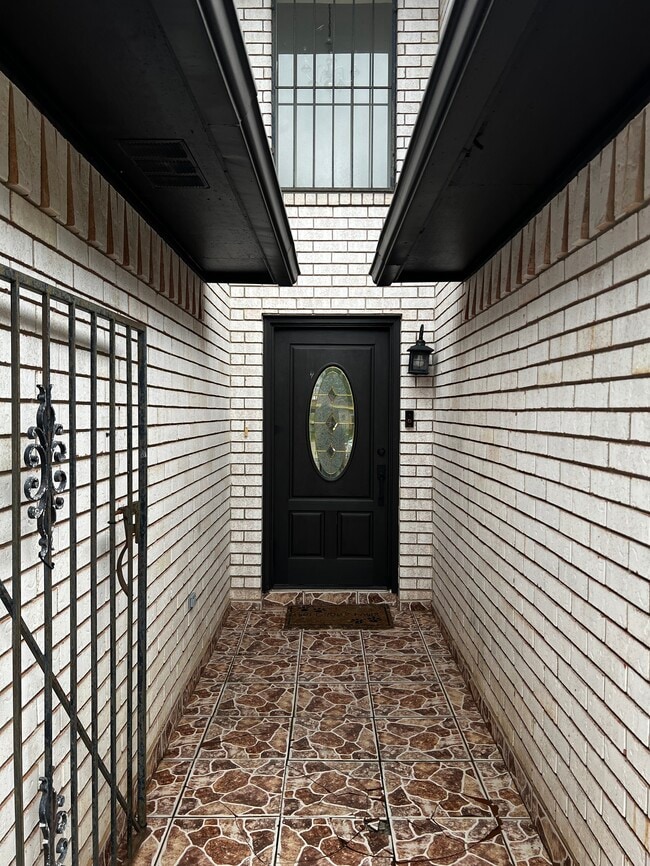 Photo - 1547 Guadalajara Ave